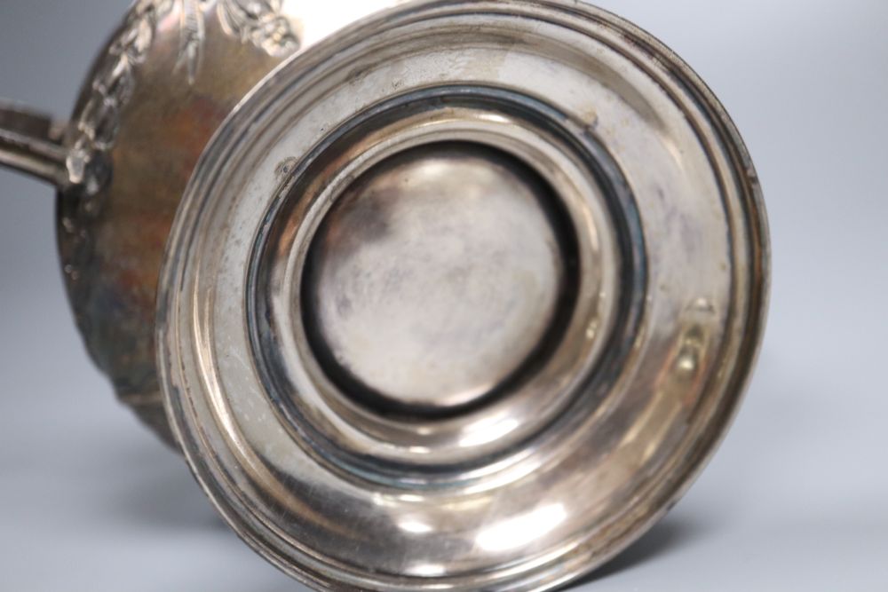 A George V silver two handled pedestal vase, Chester, 1913,11.3cm, 6oz.
